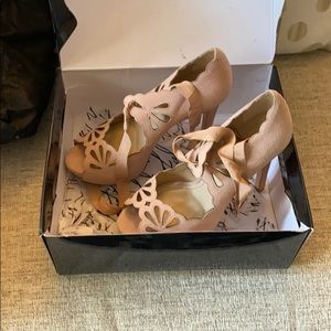 White House Black Market Pumps